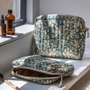 Mistic Teal Wash Bags