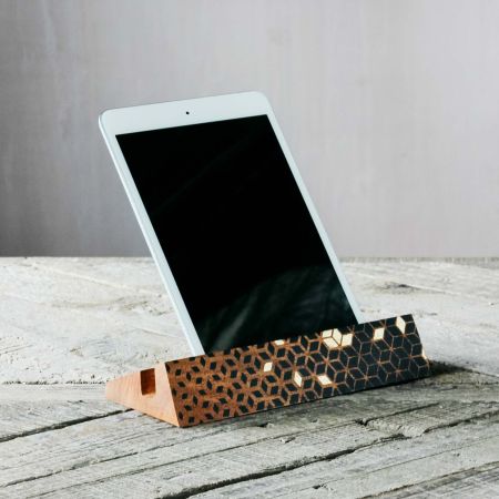 Black and Gold Cube Patterned Ipad Stand